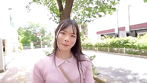 Japanese babe gets a vibrator in the downtown area
