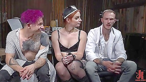 Hot guy does double penetration with a beautiful woman