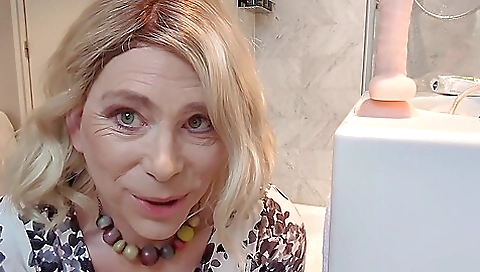 Amateur milf with a hot blonde fuckstick in the hotel